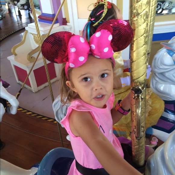 Welcome to my closet 🌺 - Picture 3 of 8